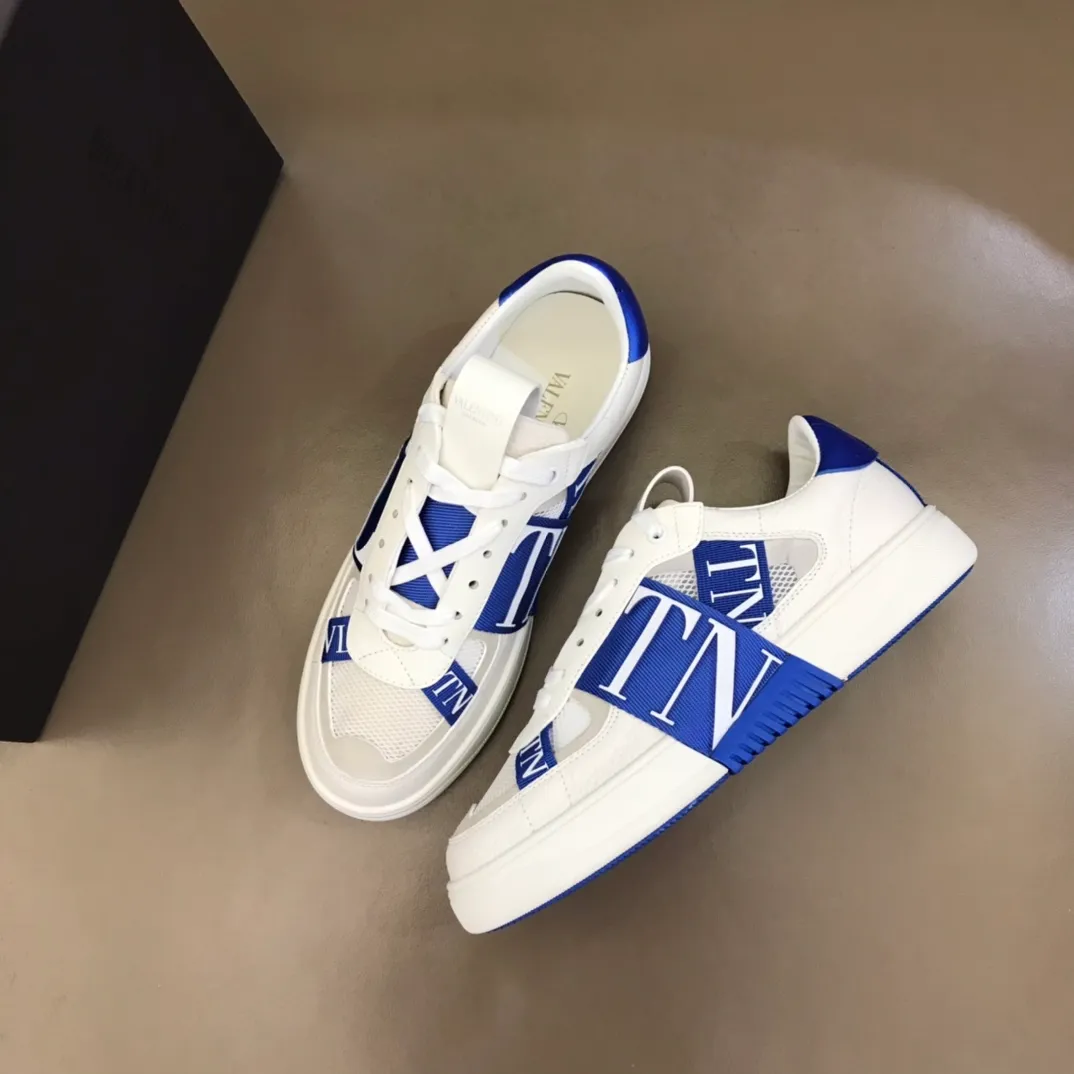 p440 "Valentin*" new spring and summer calfskin lace-up sneakers. No man should be able to refuse these shoes. The classic color scheme is so handsome! Purchase a high-precision replica of the original version to instantly sell off the market currency! 6 VLTN logo rubber effect straps - Valentino Garavani Logo printed on the back and tongue, all materials are customized to ensure quality! Size: 38-44